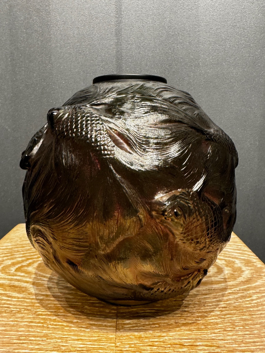Un vase Formose de R.Lalique en verre gris foncé .-photo-2