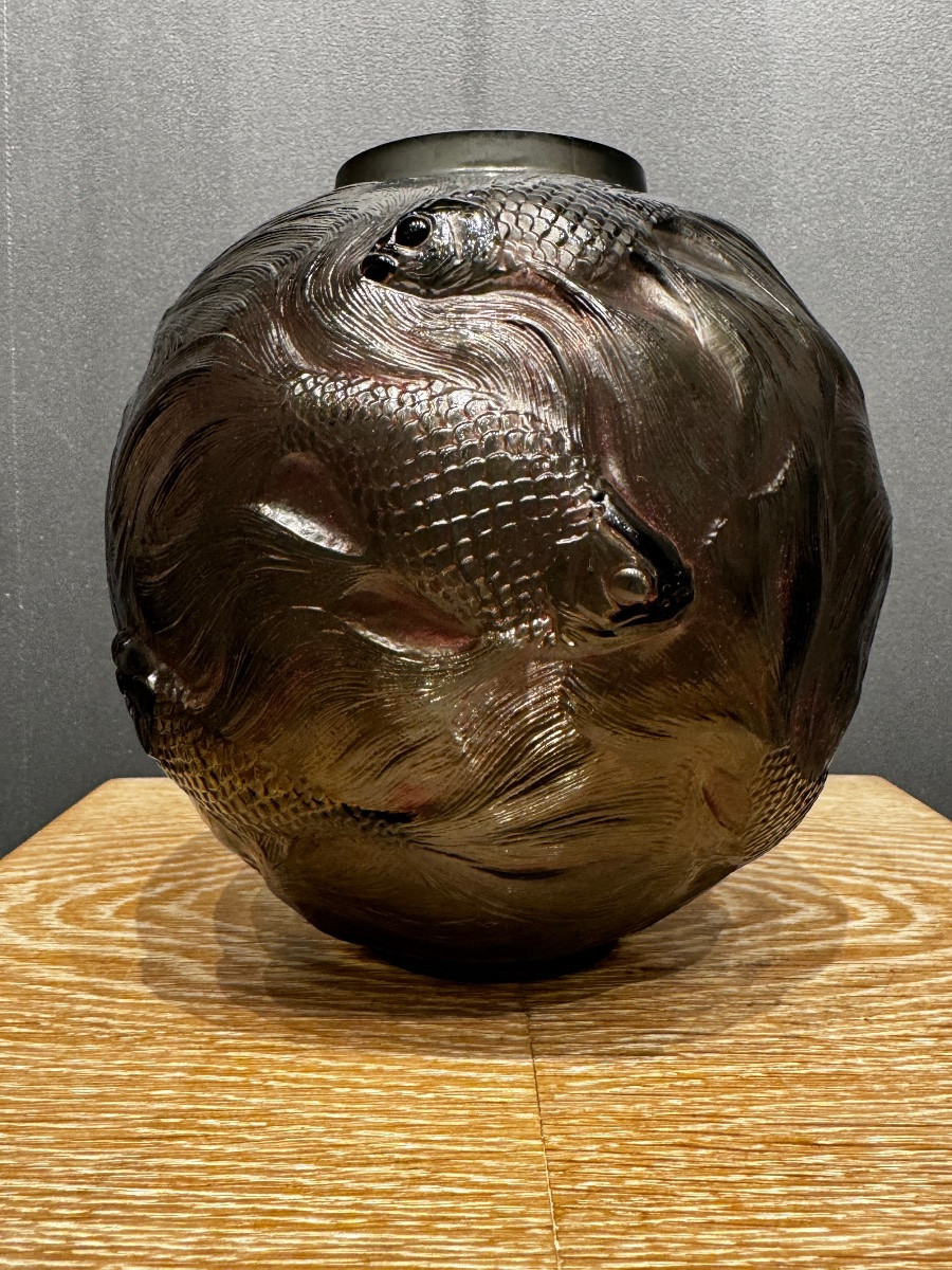 Un vase Formose de R.Lalique en verre gris foncé .-photo-4