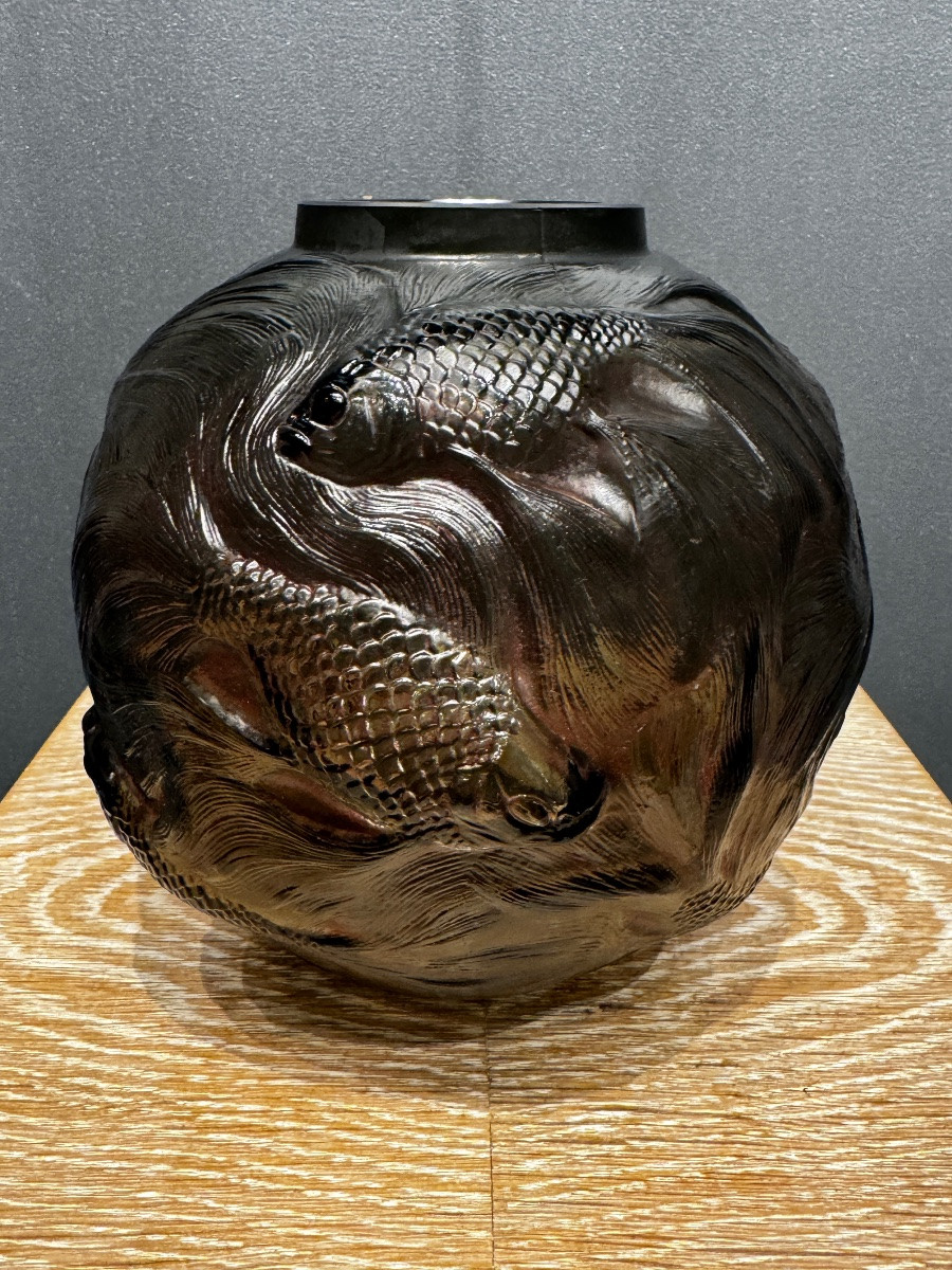 Un vase Formose de R.Lalique en verre gris foncé .-photo-6