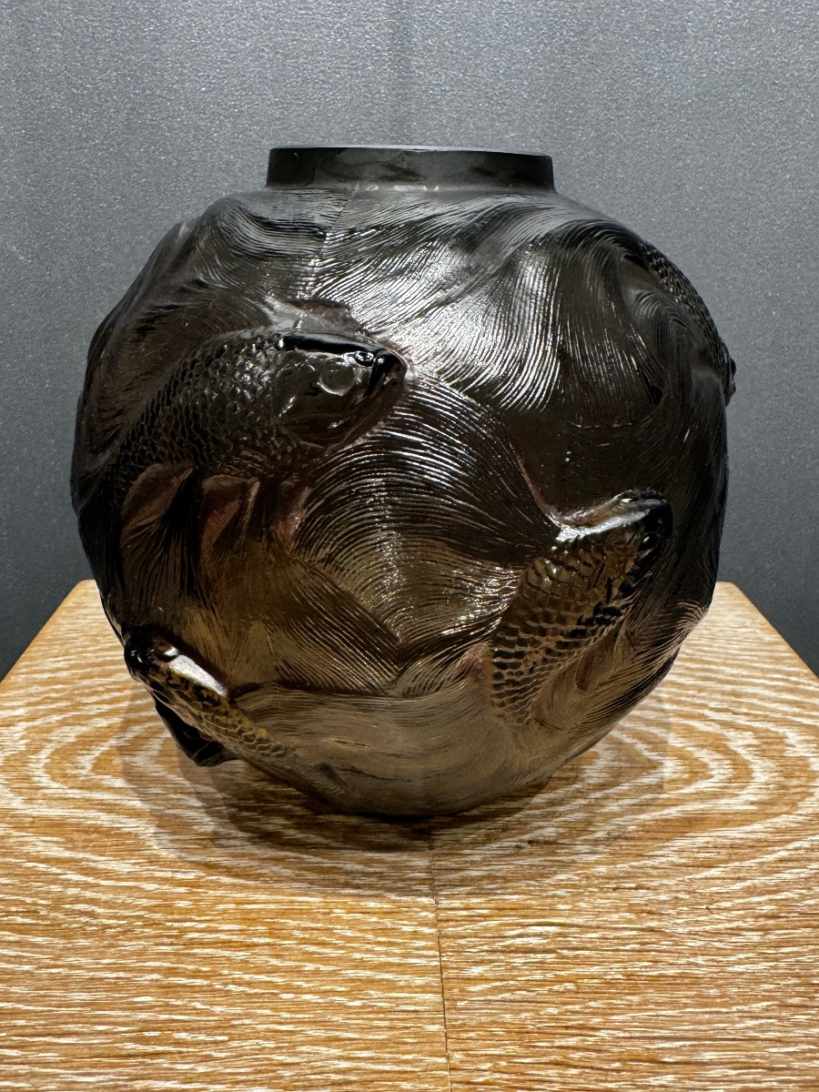 Un vase Formose de R.Lalique en verre gris foncé .-photo-8