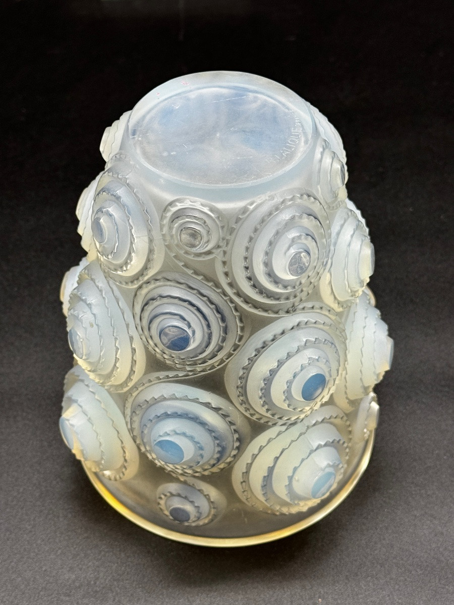 A Spirales Vase In Opalescent Glass By R.lalique-photo-3