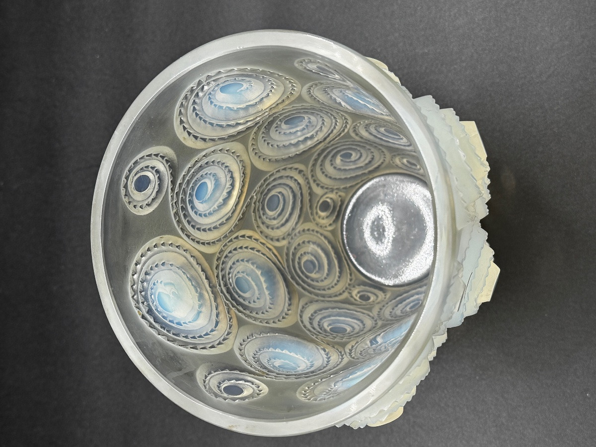 A Spirales Vase In Opalescent Glass By R.lalique-photo-1