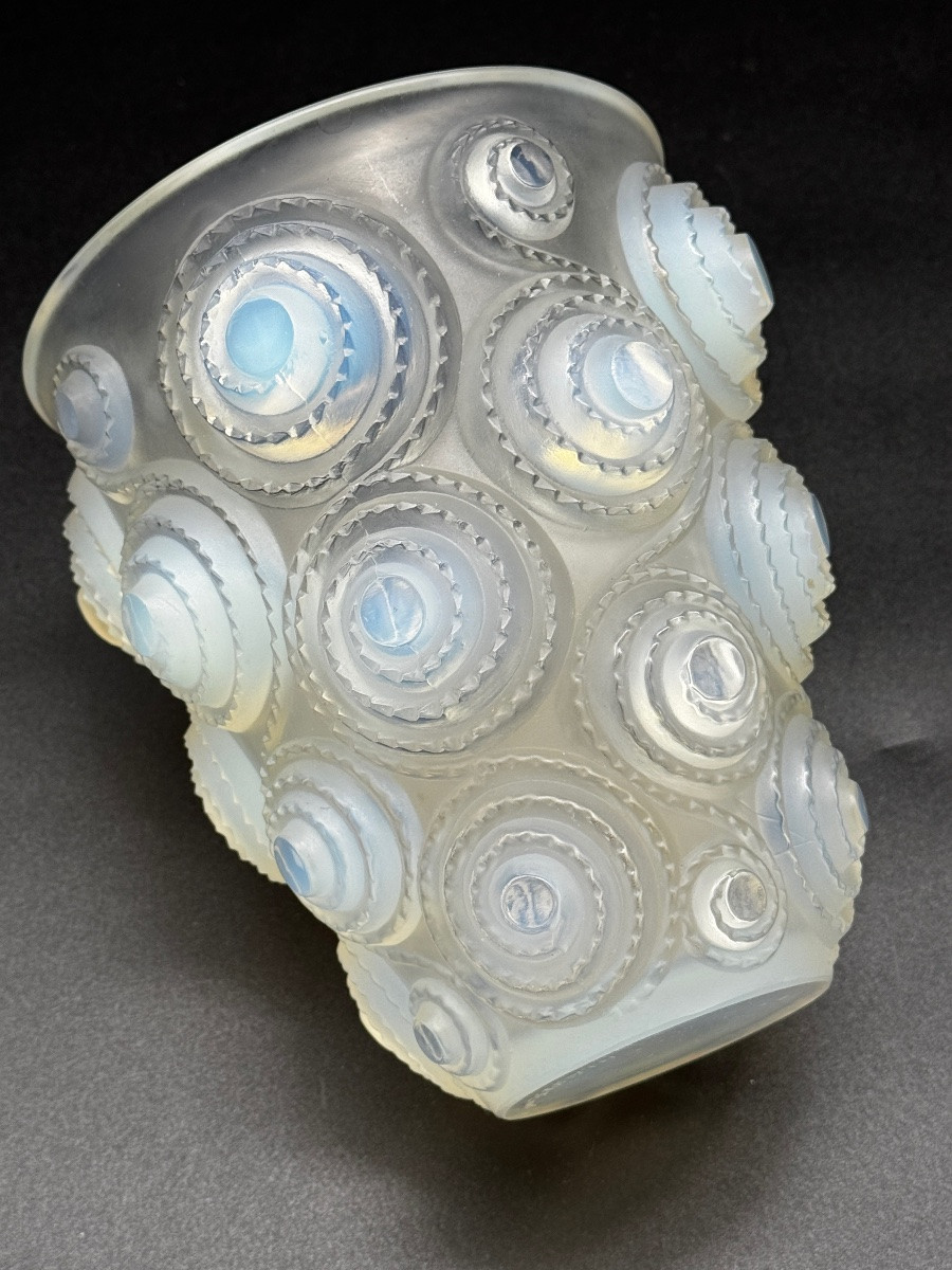 A Spirales Vase In Opalescent Glass By R.lalique-photo-2