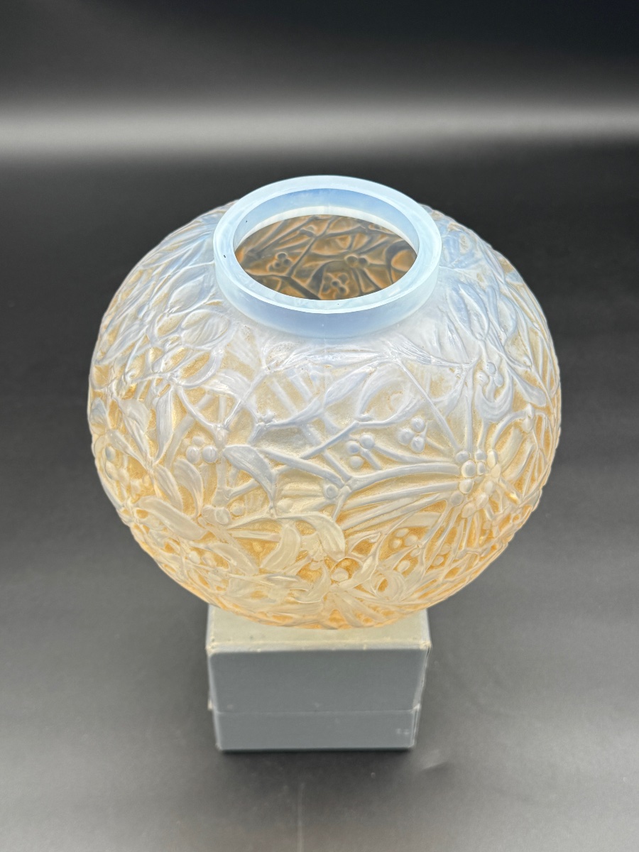 A Gui Vase By R. Lalique-photo-1