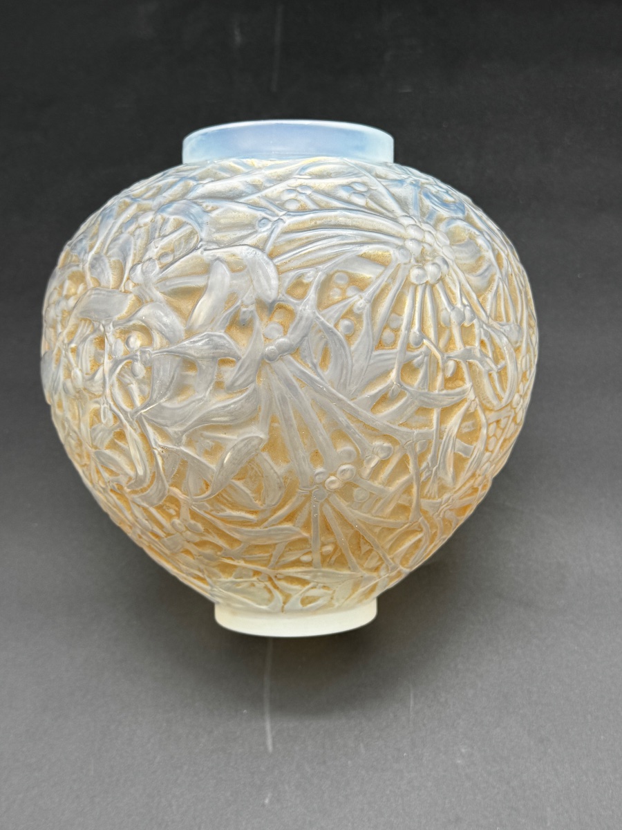 A Gui Vase By R. Lalique-photo-2