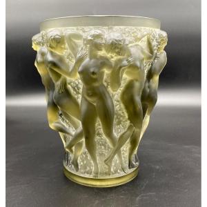 Un Vase Bacchantes En Verre Gris De R.lalique