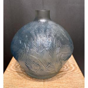 Un vase Plumes de R.Lalique 