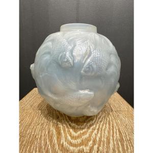 un vase Formose en verre opalescent de R.Lalique