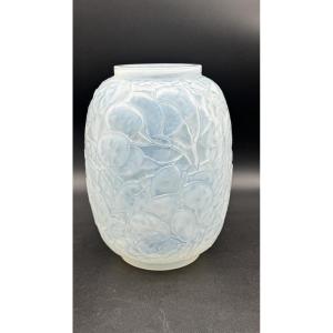 Un vase Monnaie du Pape de R.Lalique