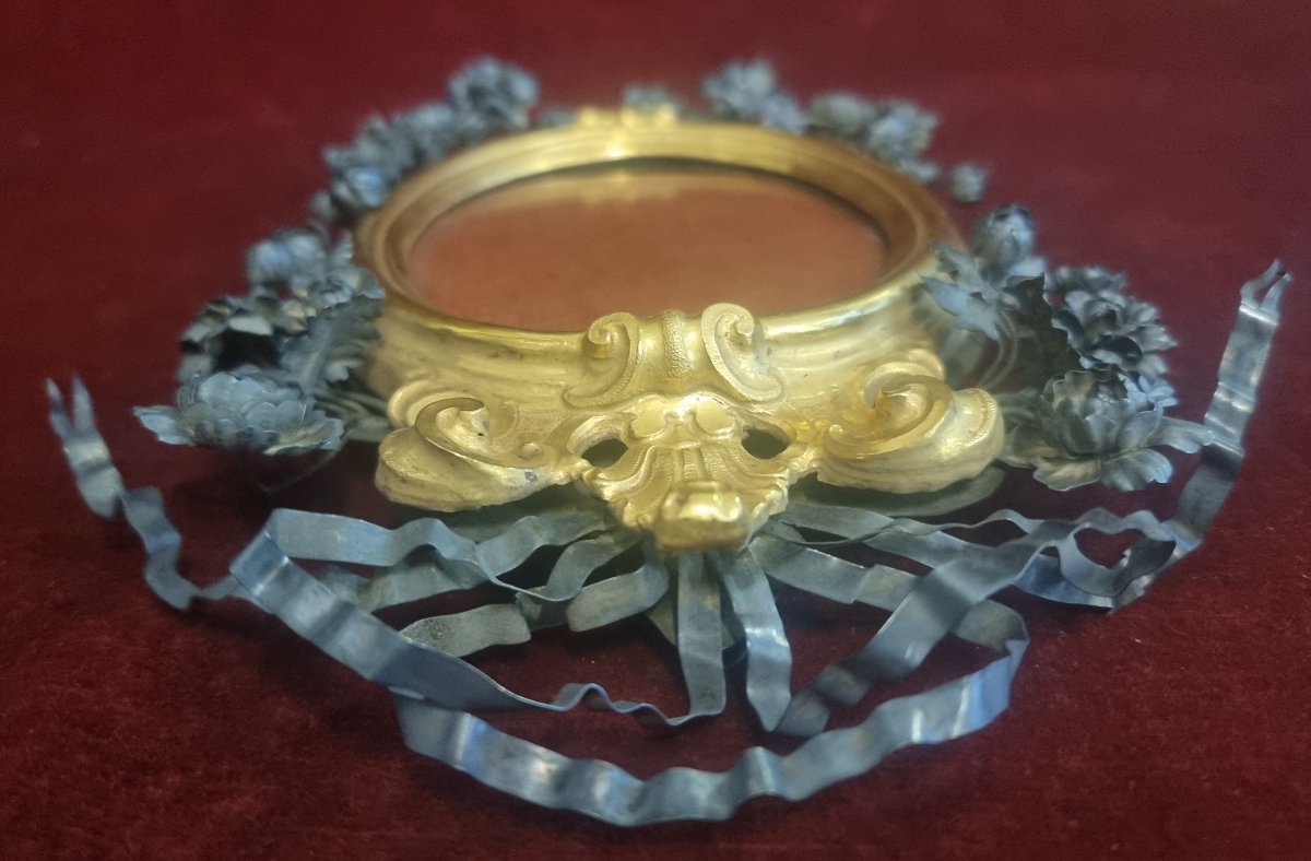  CADRE EN CUIVRE DORE ORNE DE FLEURS ET RUBAN EN ARGENT- Milieu du XVIIIe siècle -photo-7