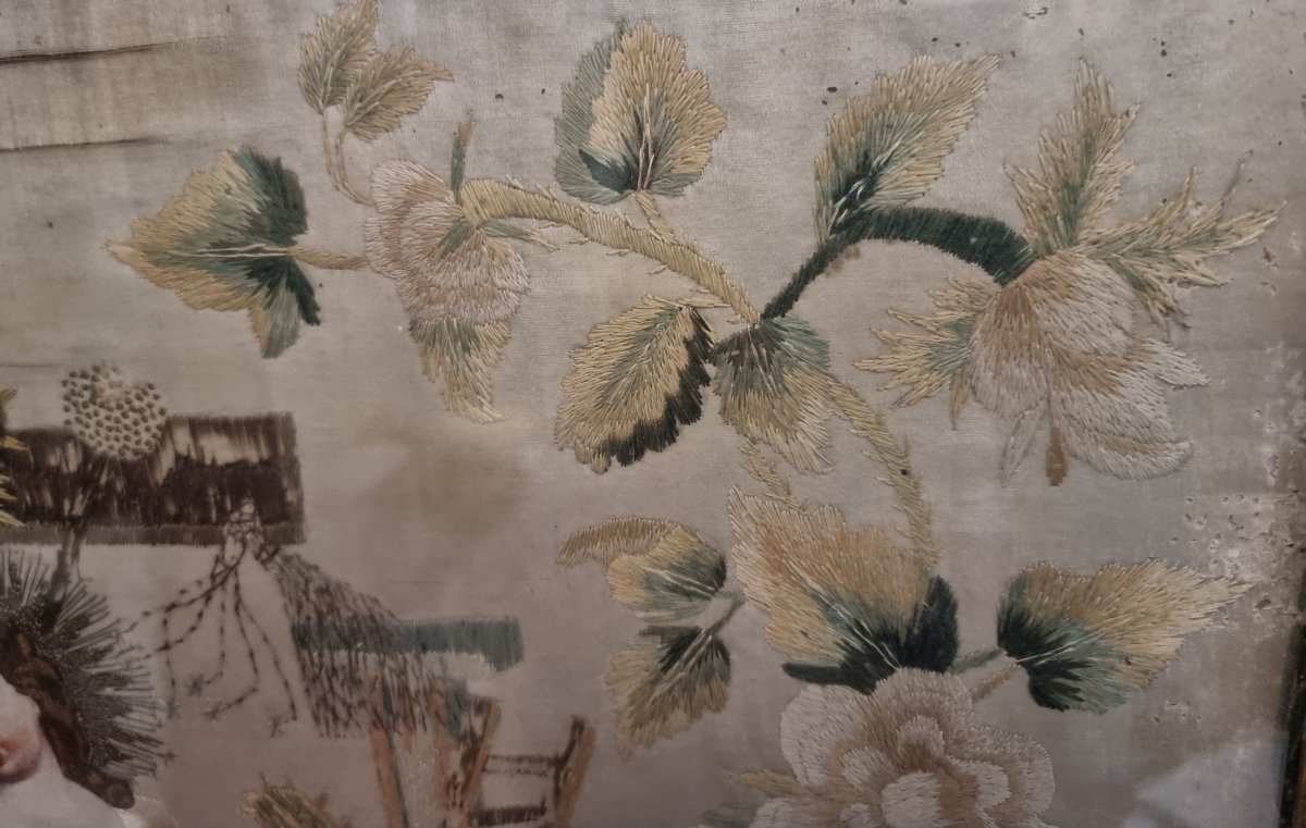 Tissu brodé représentant Jésus Instruments de la Passion - XIXe siècle - Cadre laqué et doré-photo-1