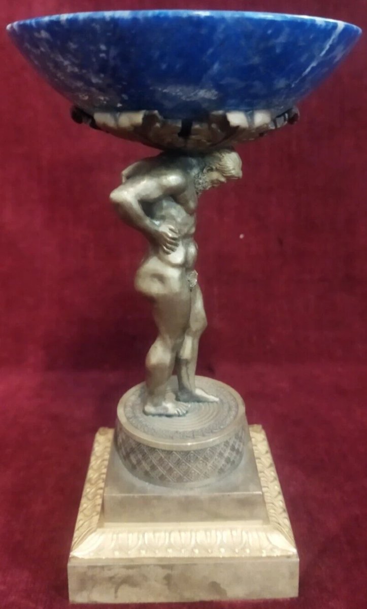 SCULPTURE EN BRONZE  - Atlas tenant une coupe en lapis-lazuli -photo-2