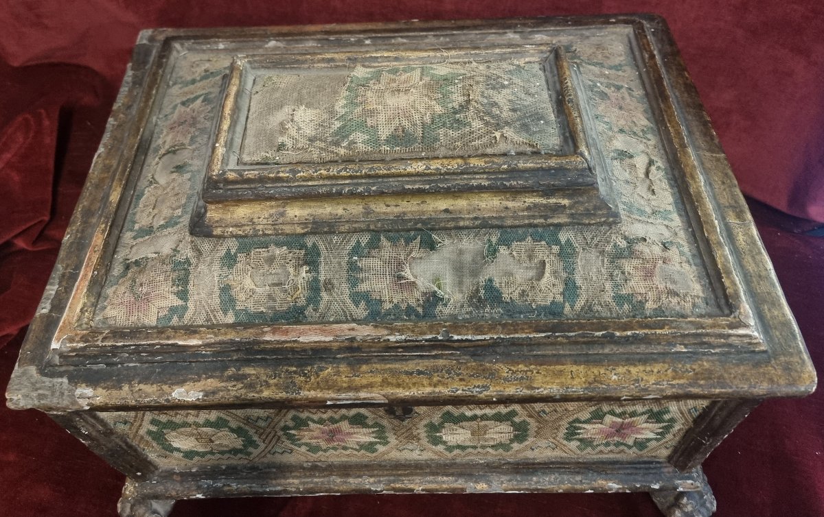 Lacquered Wooden Jewelry Box With Gold-tone Fabric - 16th-century Venice-photo-2