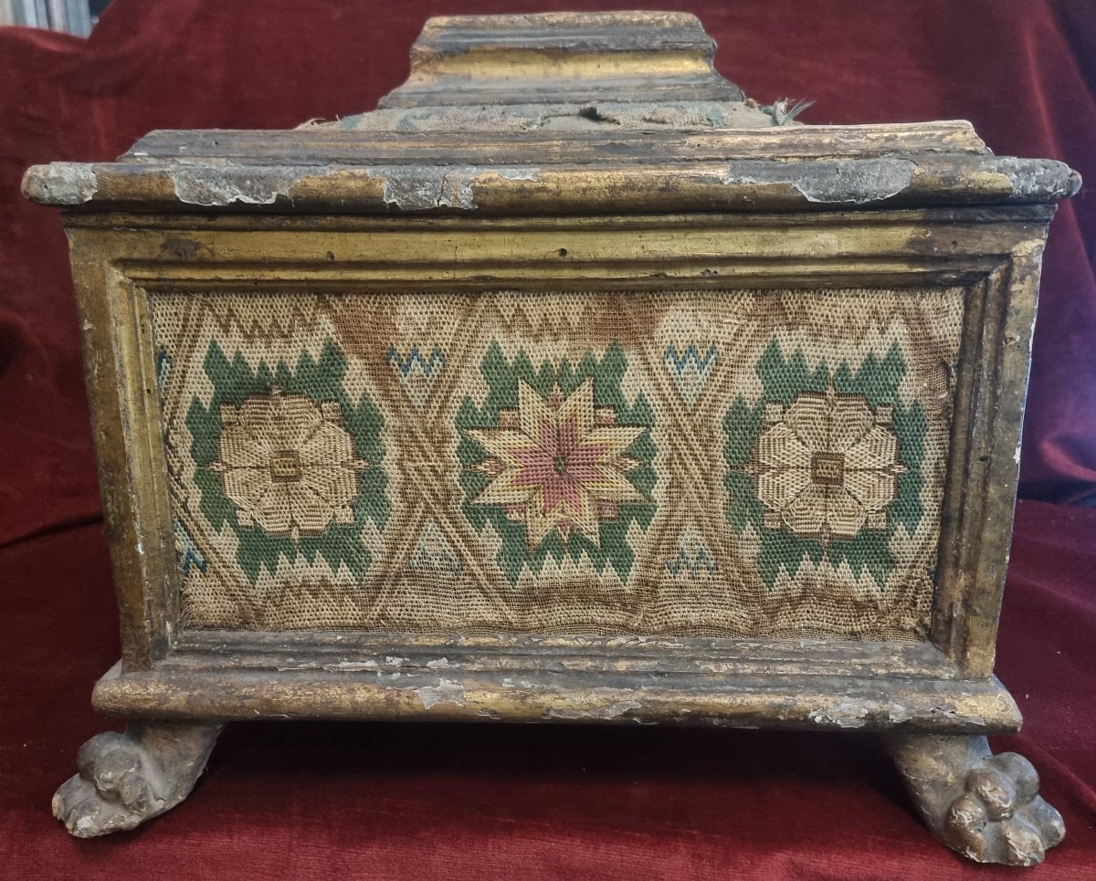 Lacquered Wooden Jewelry Box With Gold-tone Fabric - 16th-century Venice-photo-1