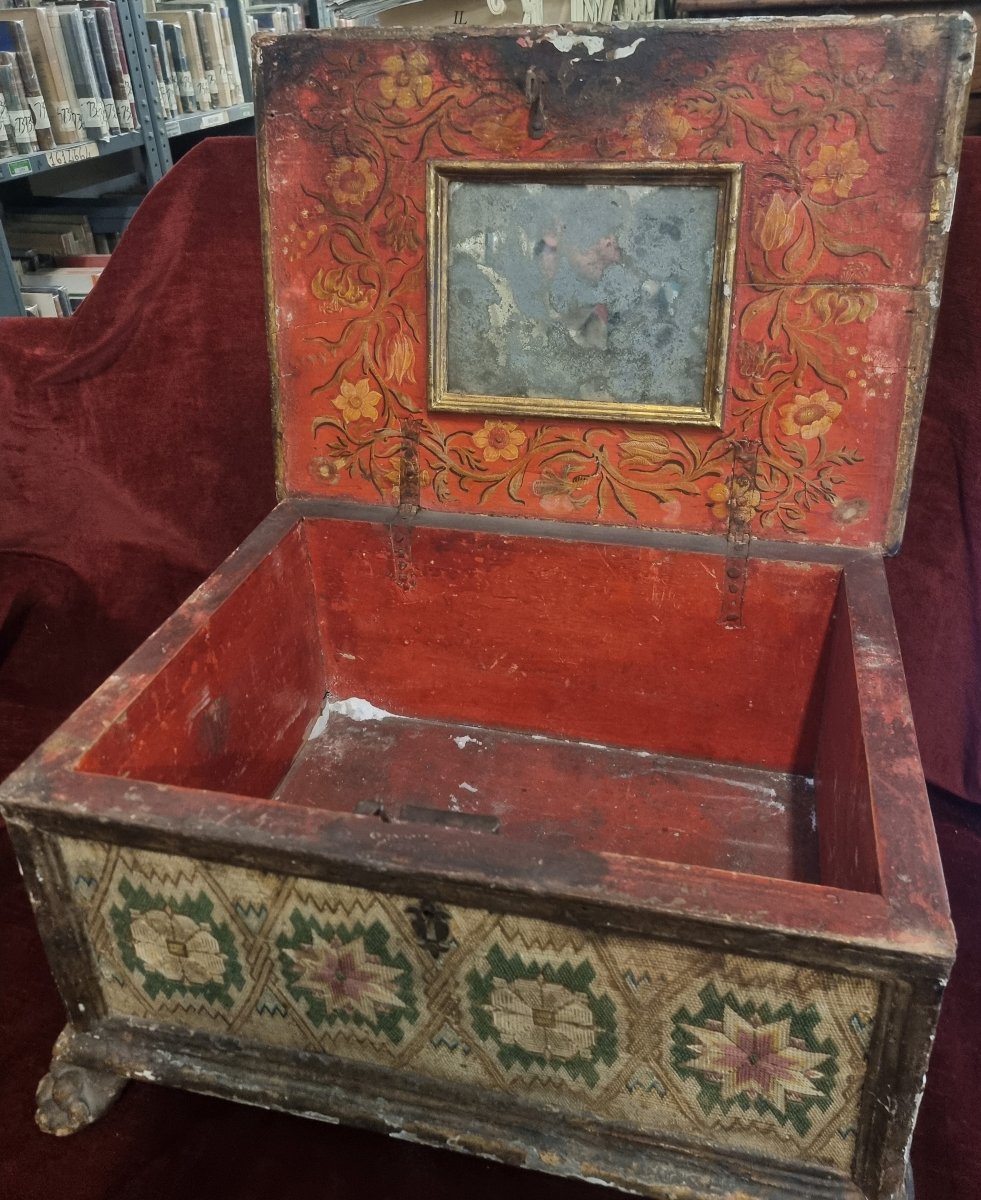 Lacquered Wooden Jewelry Box With Gold-tone Fabric - 16th-century Venice-photo-4