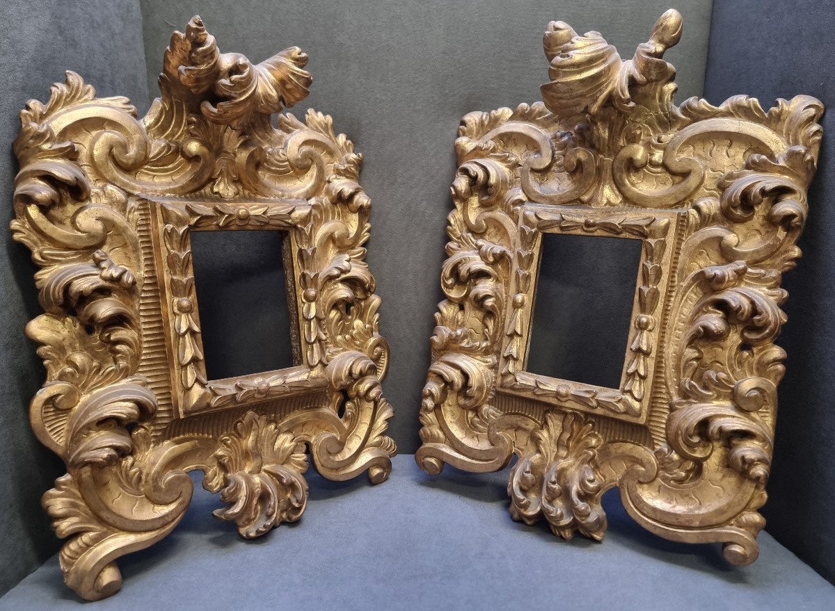 PAIRE DE CADRES EN BOIS SCULPTÉ ET DORÉ – ESPAGNE, PREMIÈRE MOITIÉ DU XVIIe SIÈCLE