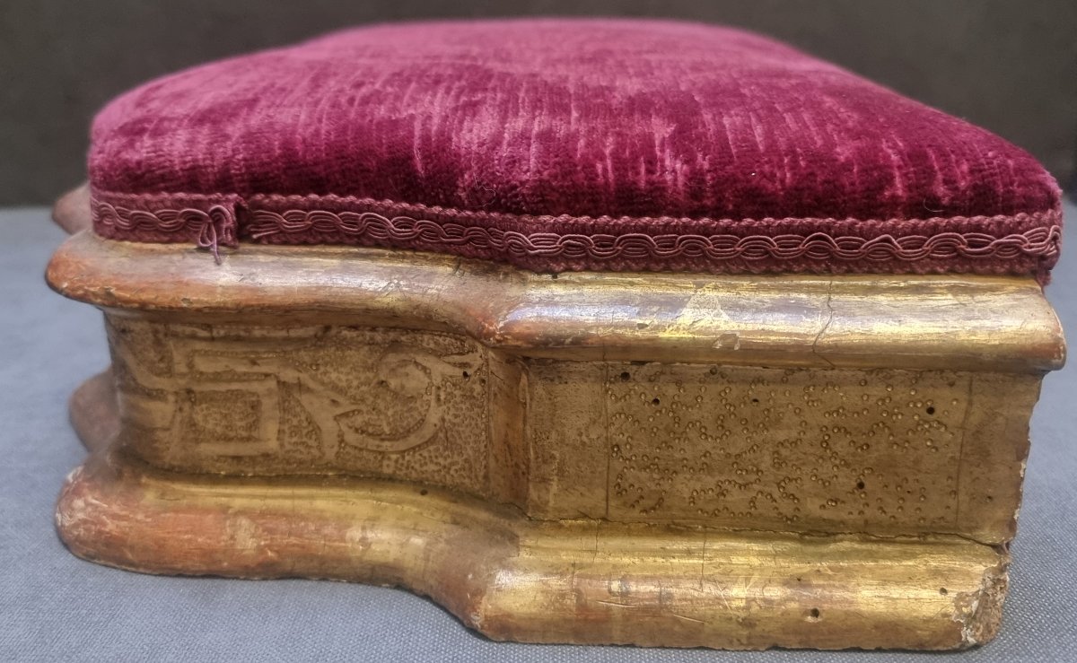 Socle en bois doré et velours rouge – Italie, fin du XVIIe siècle-photo-2