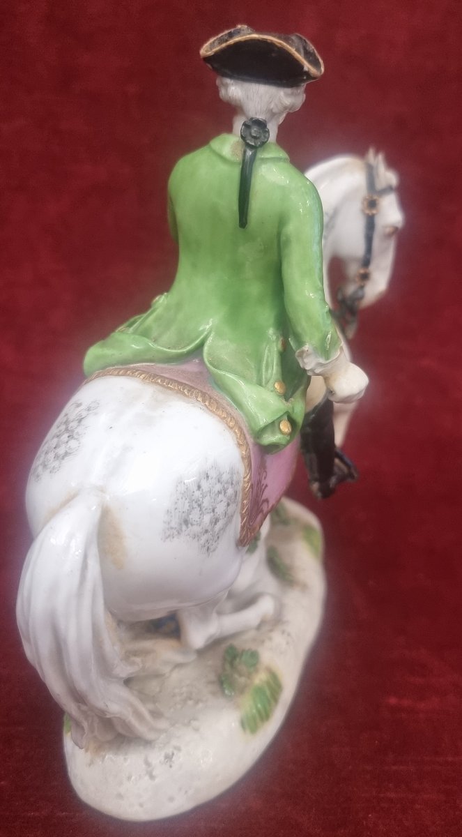 Hand-painted Porcelain Figurine On A Wooden Base - Knight - Meissen, Germany - Mid-18th Century-photo-2