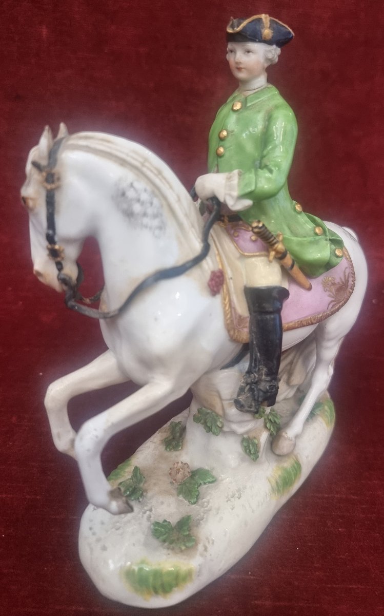 Hand-painted Porcelain Figurine On A Wooden Base - Knight - Meissen, Germany - Mid-18th Century-photo-4