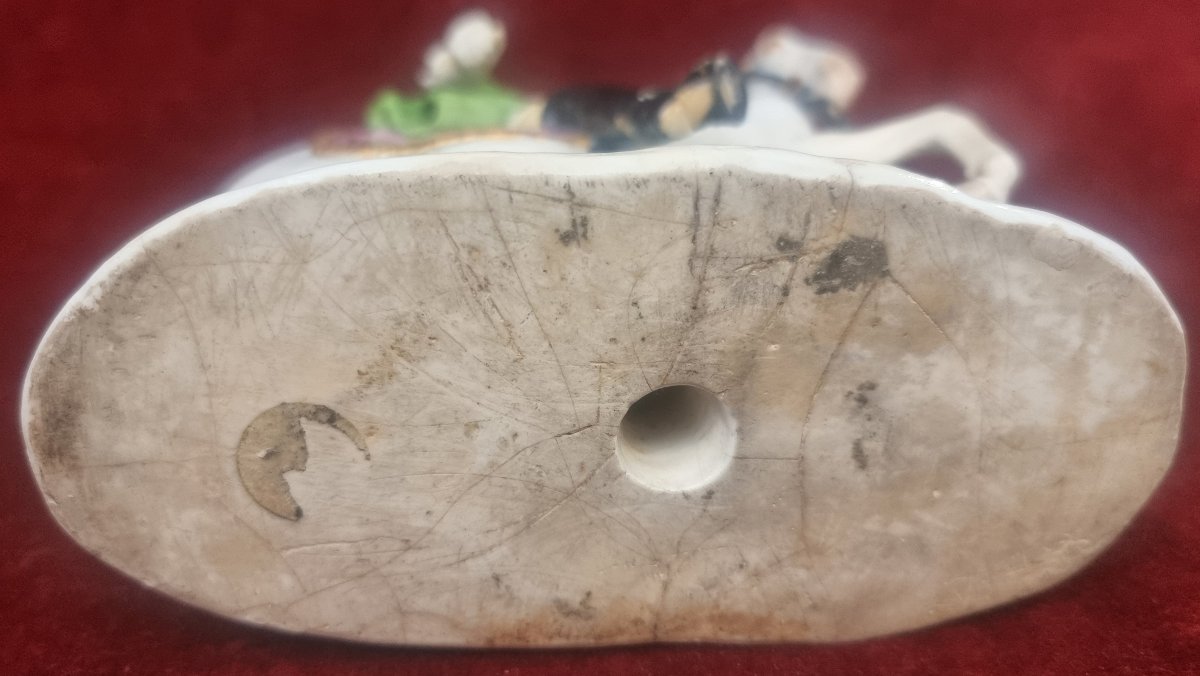 Hand-painted Porcelain Figurine On A Wooden Base - Knight - Meissen, Germany - Mid-18th Century-photo-1