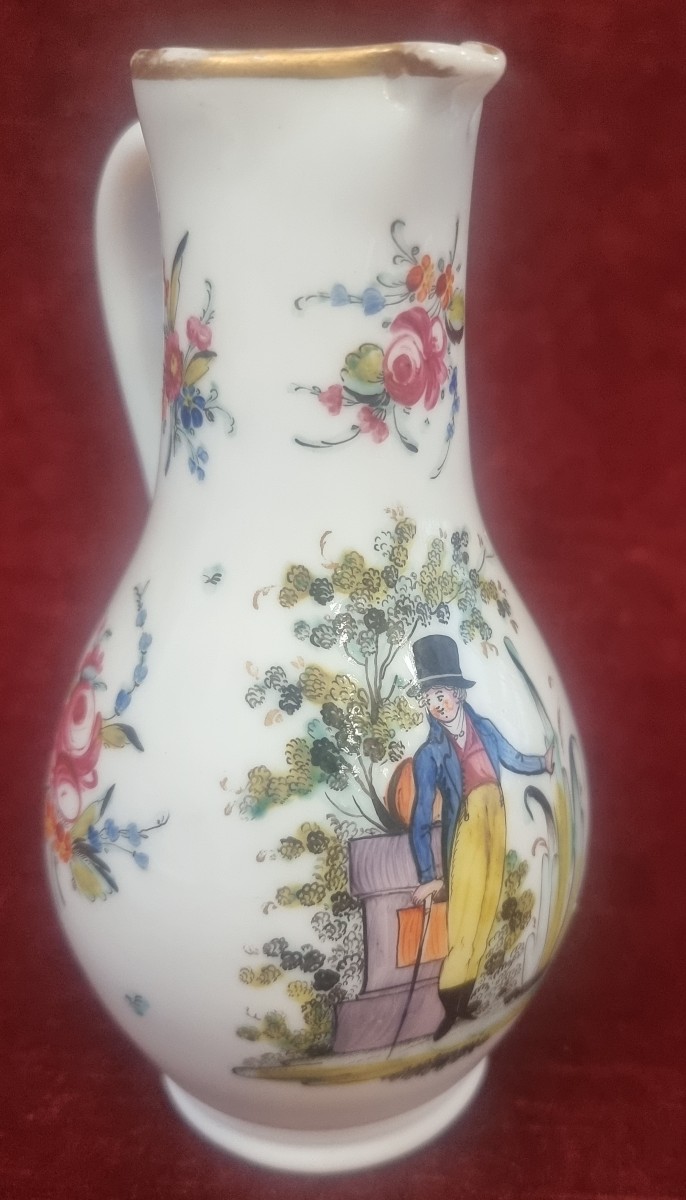 Petit pichet en verre opalin peint - Début du XIXe siècle