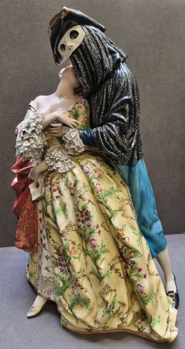 Painted Porcelain Sculpture - Venetian Couple / The Kiss - Luigi Fabris - Italy-photo-2