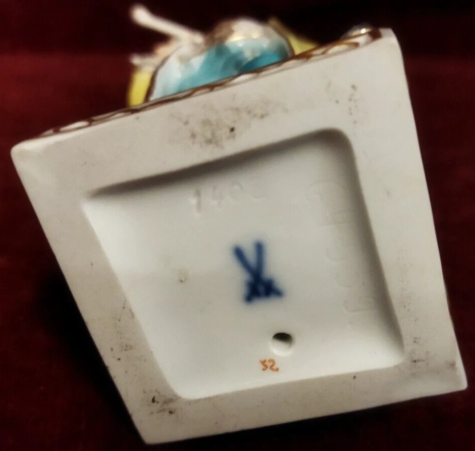 FIGURINE EN PORCELAINE PEINTE  MEISSEN - XXe SIÈCLE / début des années 1900-photo-1
