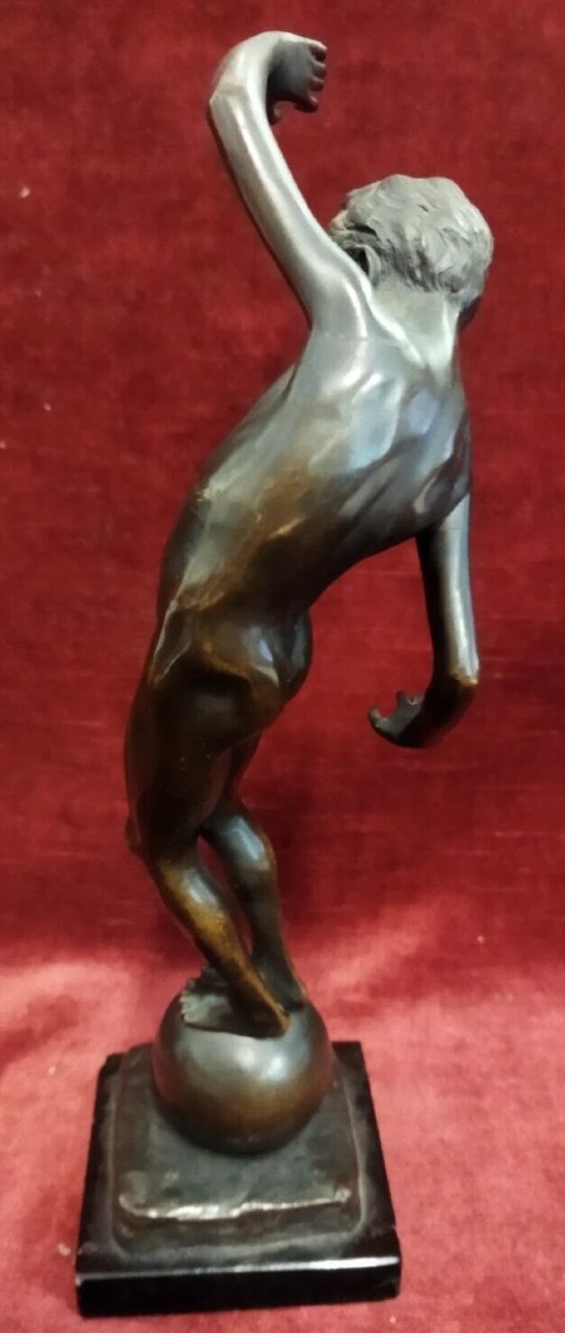 Sculpture en bronze sur socle en marbre Enfant en équilibre  par Johannes Gotz (1865-1934)-photo-4