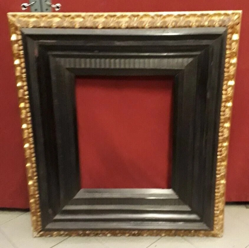 Flemish Frame With Ebony Veneer, Featuring Carved And Gilded Wood, 17th Century