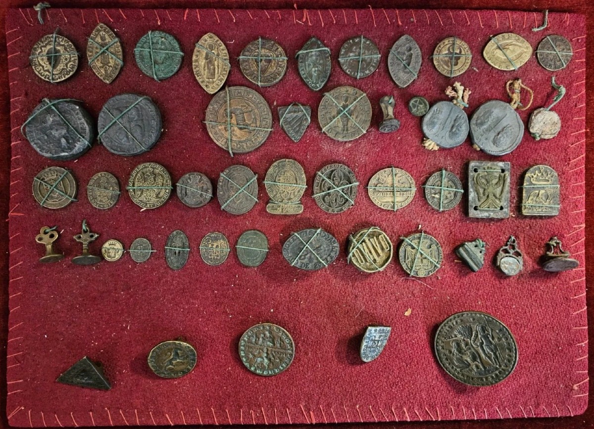 LOT 50  SCEAUX ET TIMBRES  - Du Moyen Âge au XIXe siècle