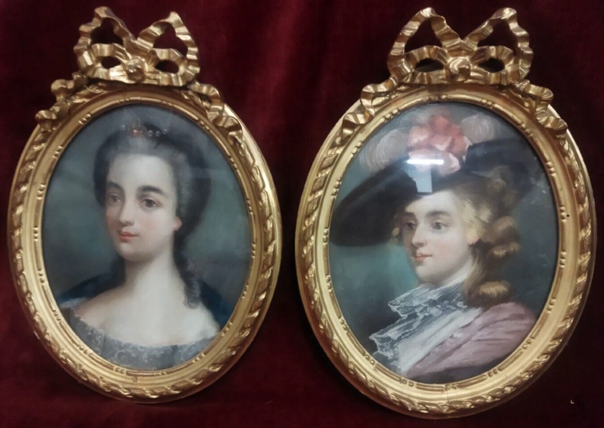 Pair Of Pastel Portraits On Paper - Man / Woman, Late 19th Century, Gold Frames With Bows