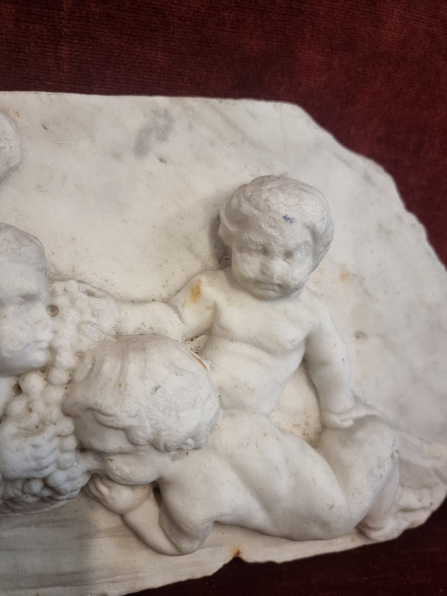 Bas-relief en marbre représentant des putti  - Italie - Première moitié du XIXe siècle-photo-1