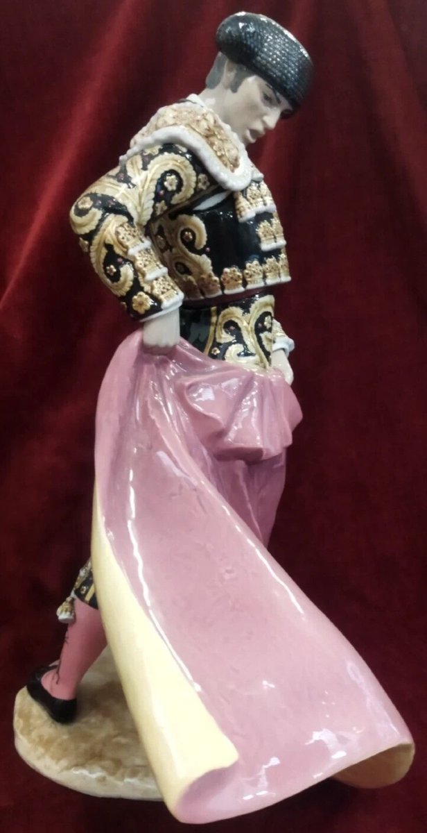 Lladro' Painted Porcelain Bullfighter - Spain, No. 221/250 - Malavia-photo-3