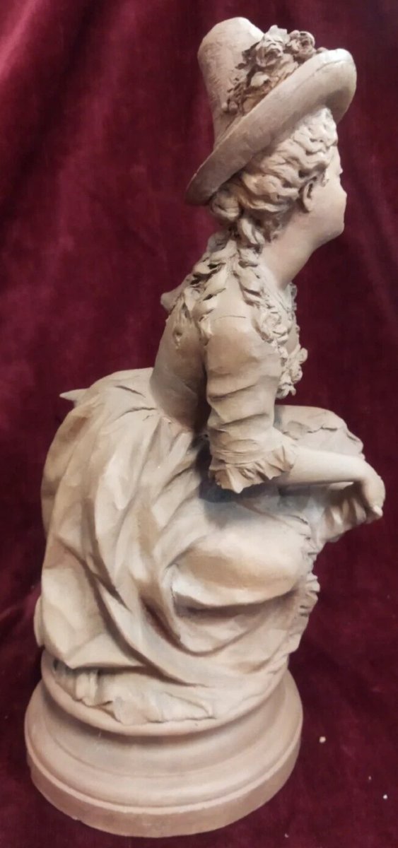 SCULPTURE ÉROTIQUE EN TERRE CUITE  - FEMME LEVANT SA JUPE-photo-2