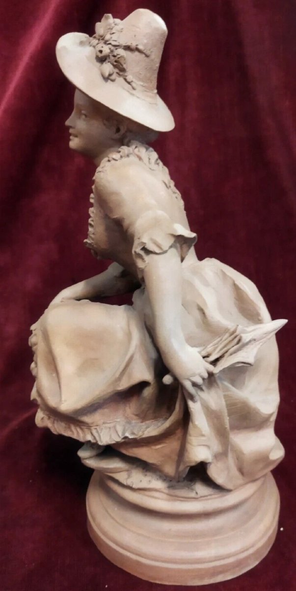 SCULPTURE ÉROTIQUE EN TERRE CUITE  - FEMME LEVANT SA JUPE-photo-4