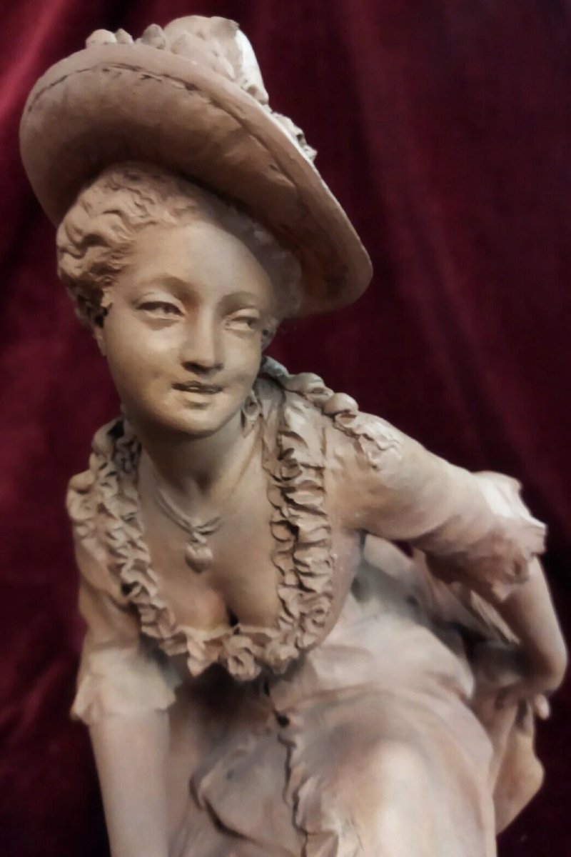 SCULPTURE ÉROTIQUE EN TERRE CUITE  - FEMME LEVANT SA JUPE-photo-2