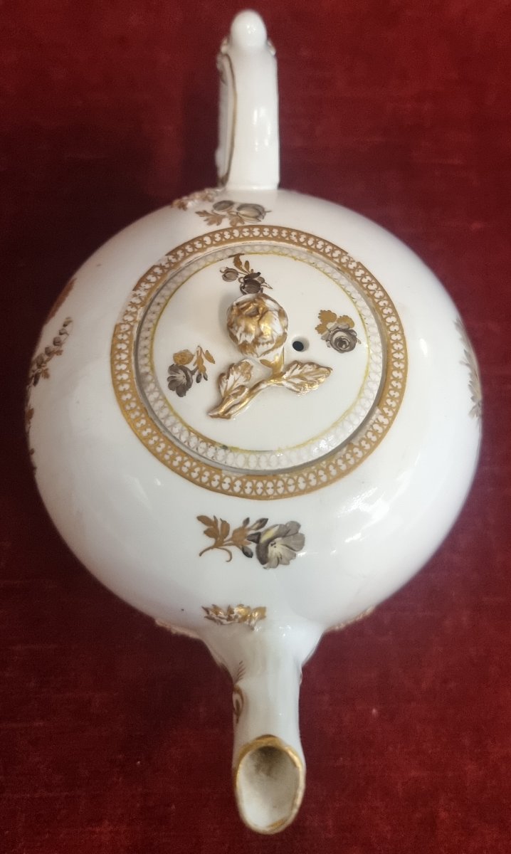 Meissen Porcelain Tea Pot - Mid-19th Century-photo-1