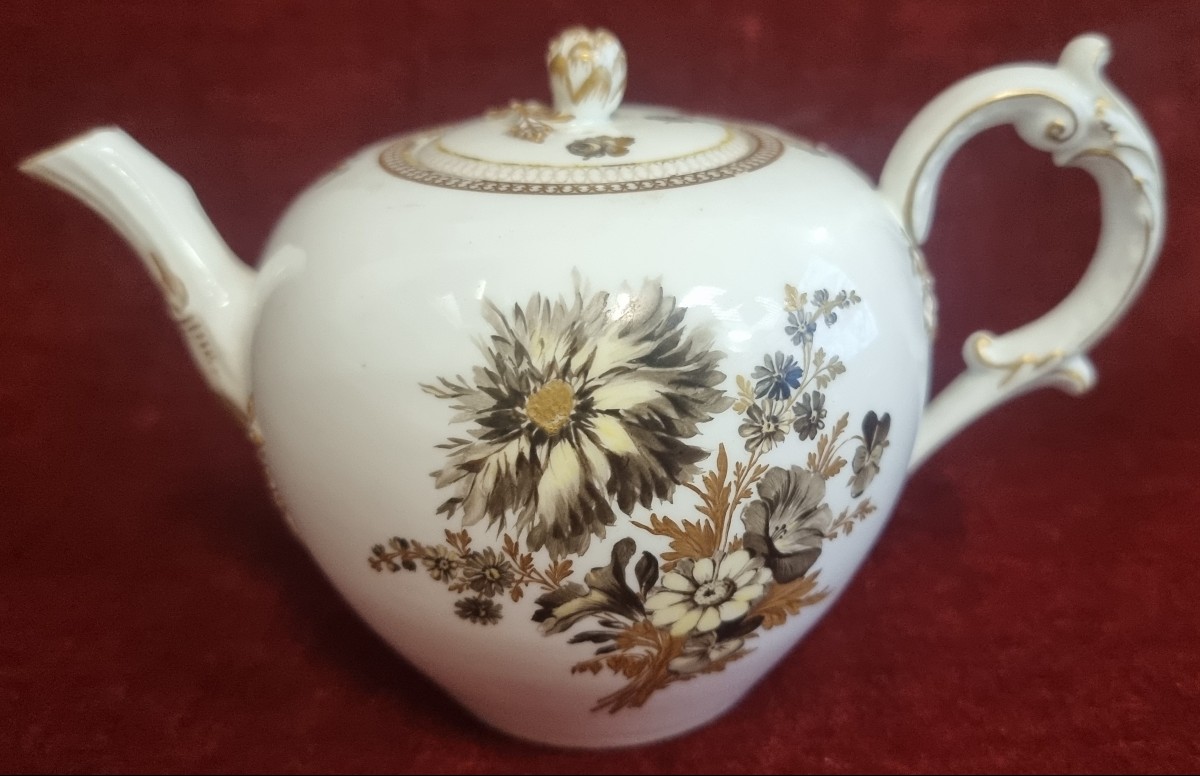Meissen Porcelain Tea Pot - Mid-19th Century