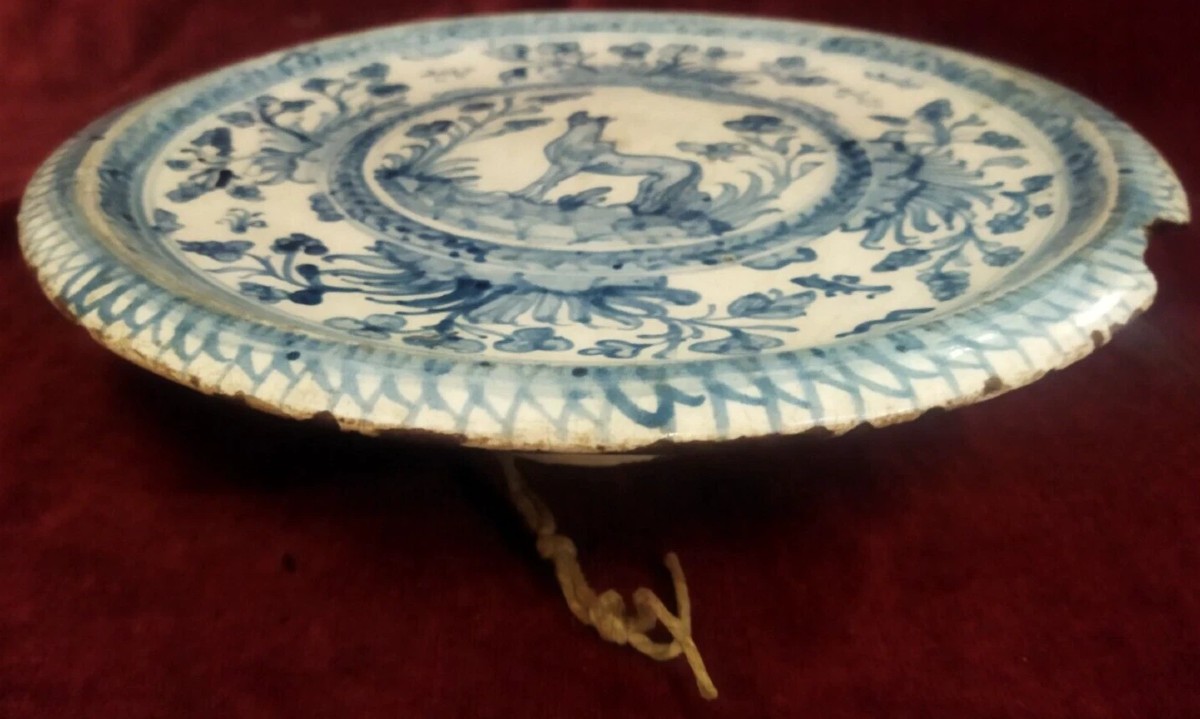 CENTRE DE TABLE EN MAJOLICAE -  ITALIE DU SUD  - XVIIe siècle