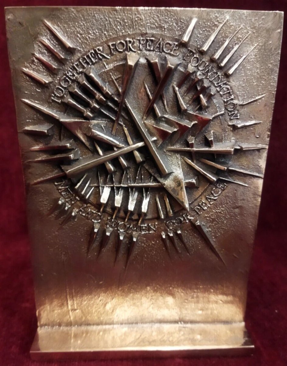 SCULPTURE ABSTRAITE EN BRONZE  ARNALDO POMODORO  "Together for Peace Foundation" - 1996-photo-3