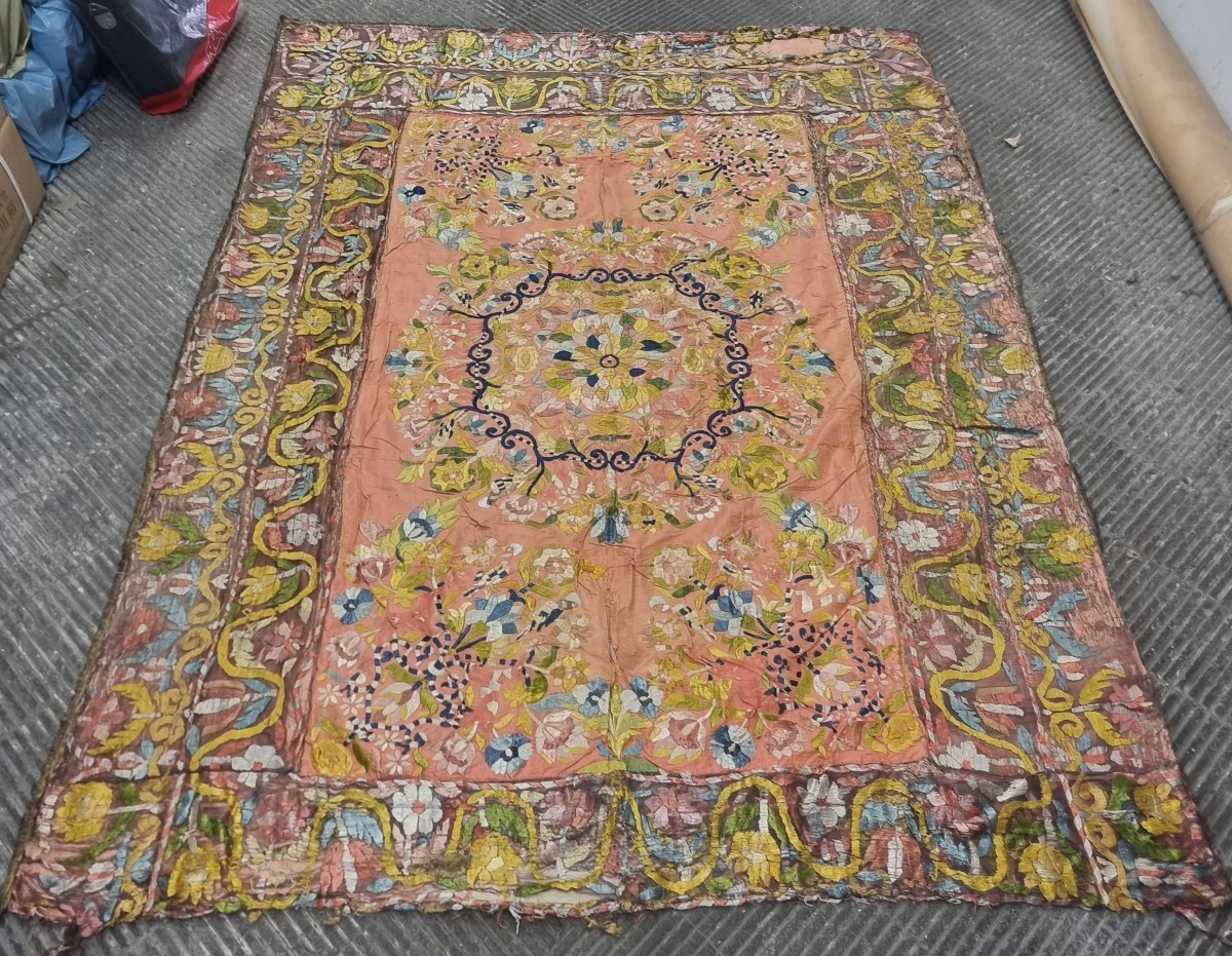 Tissu de soie brodé - XVIIIe siècle - 230 x 170 cm