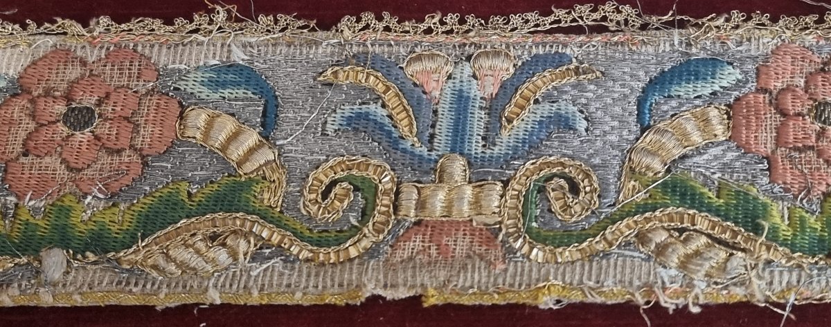 Lambrequin brodé - Italie du Sud – XVIIe siècle (daté du 15 mai 1670)-photo-2