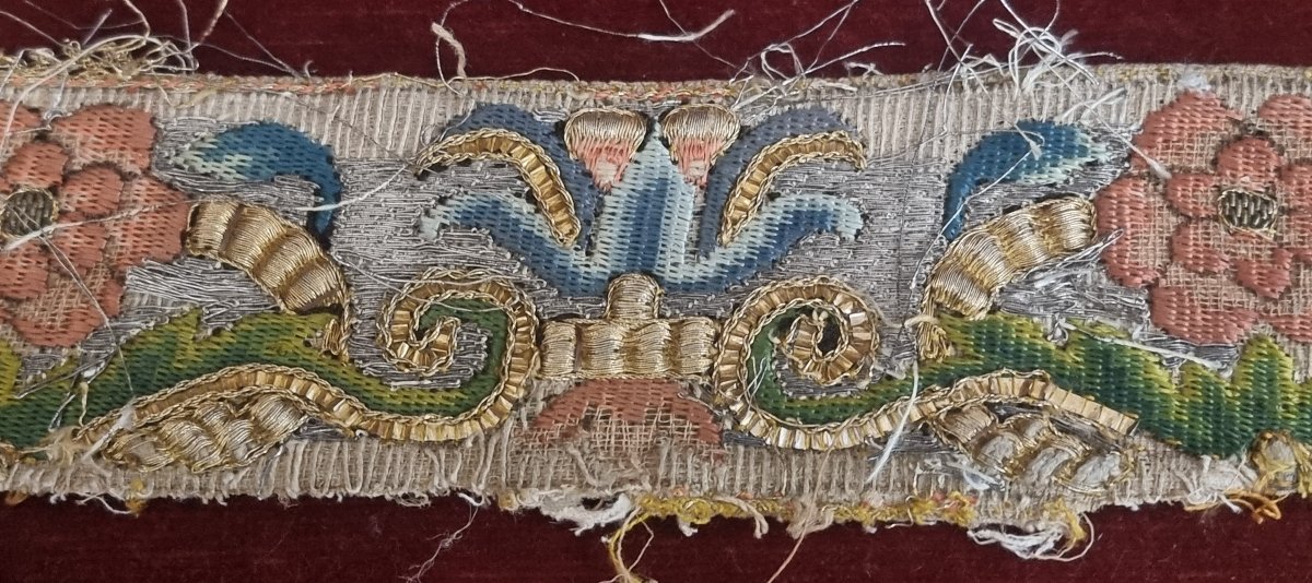 Lambrequin brodé - Italie du Sud – XVIIe siècle (daté du 15 mai 1670)-photo-3