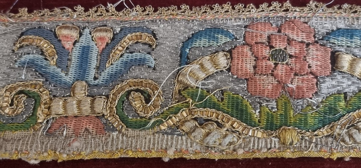 Lambrequin brodé - Italie du Sud – XVIIe siècle (daté du 15 mai 1670)-photo-4