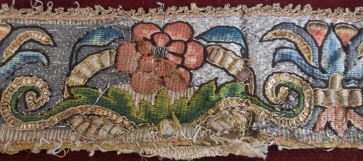 Lambrequin brodé - Italie du Sud – XVIIe siècle (daté du 15 mai 1670)-photo-5
