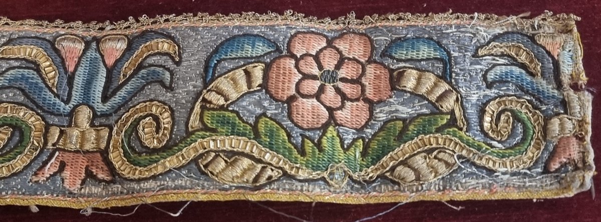 Lambrequin brodé - Italie du Sud – XVIIe siècle (daté du 15 mai 1670)-photo-6