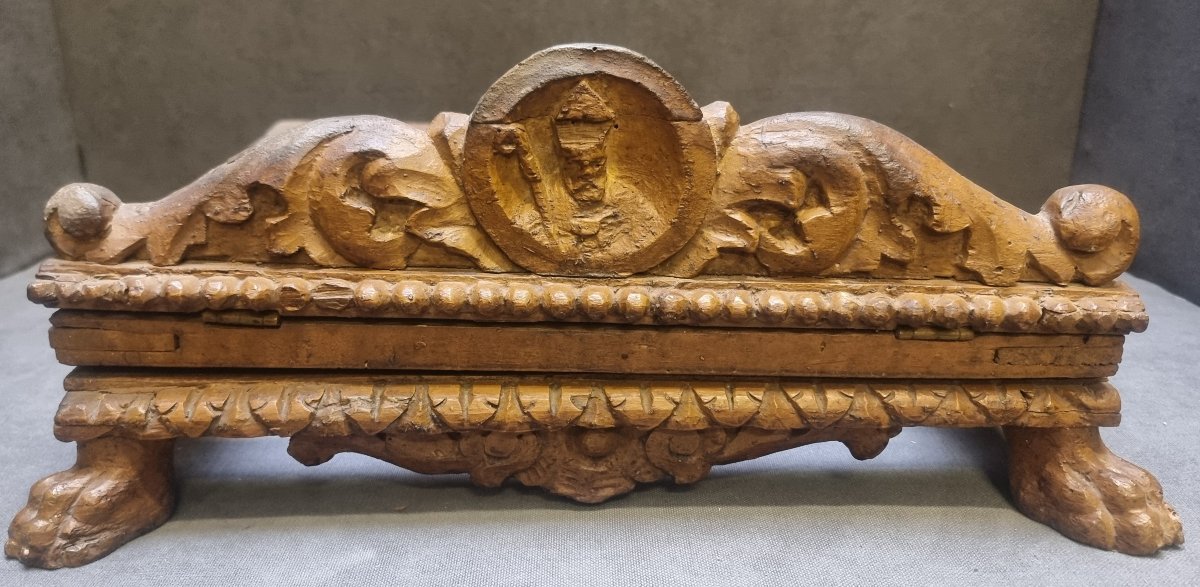 LECTEUR EN BOIS SCULPTÉ ET LAQUÉ - ITALIE DU SUD - DÉBUT DU XVIIIe SIÈCLE