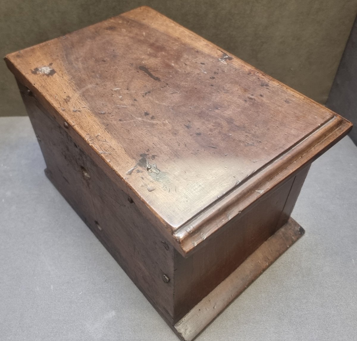 17th-century Wooden Chest (walnut) - Italy, Tuscany-photo-1