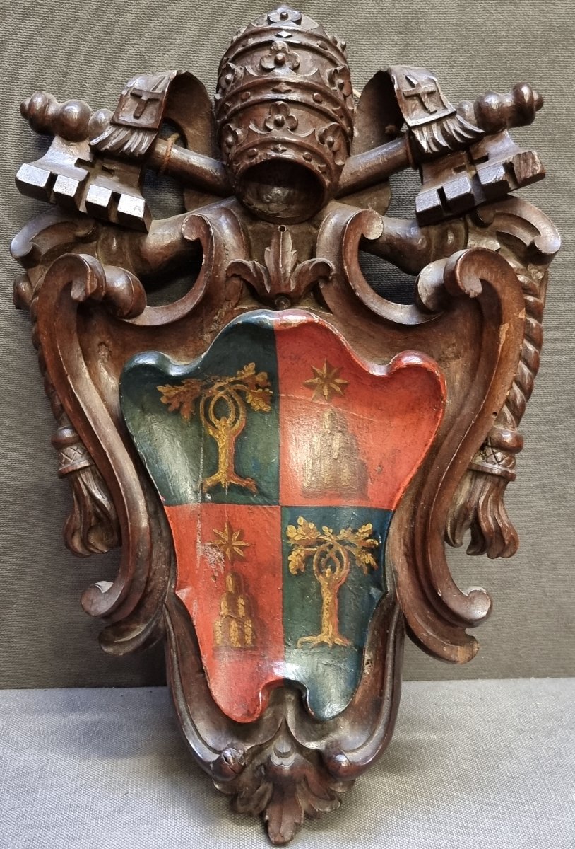 Armoiries du Pape Chigi (1655-1667) (Alexandre VII) en bois laqué et peint (noyer)