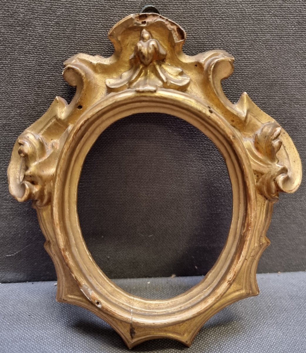Petit cadre en bois sculpté et doré - XVIIIe siècle